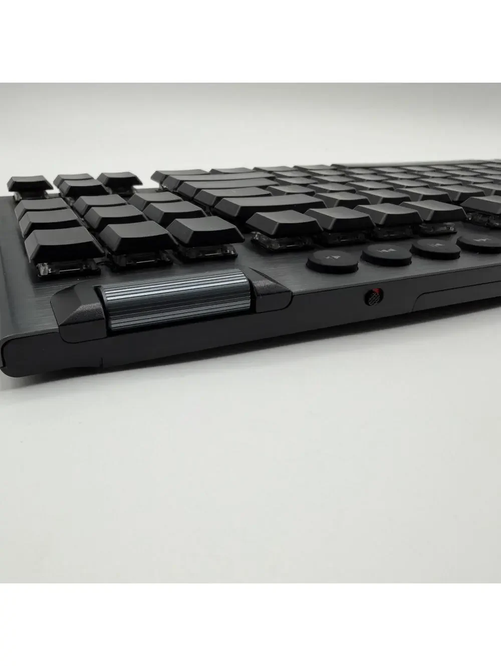 Logitech G915 TKL Tenkeyless Lightspeed Wireless Mechanical Gaming Keyboard RGB
